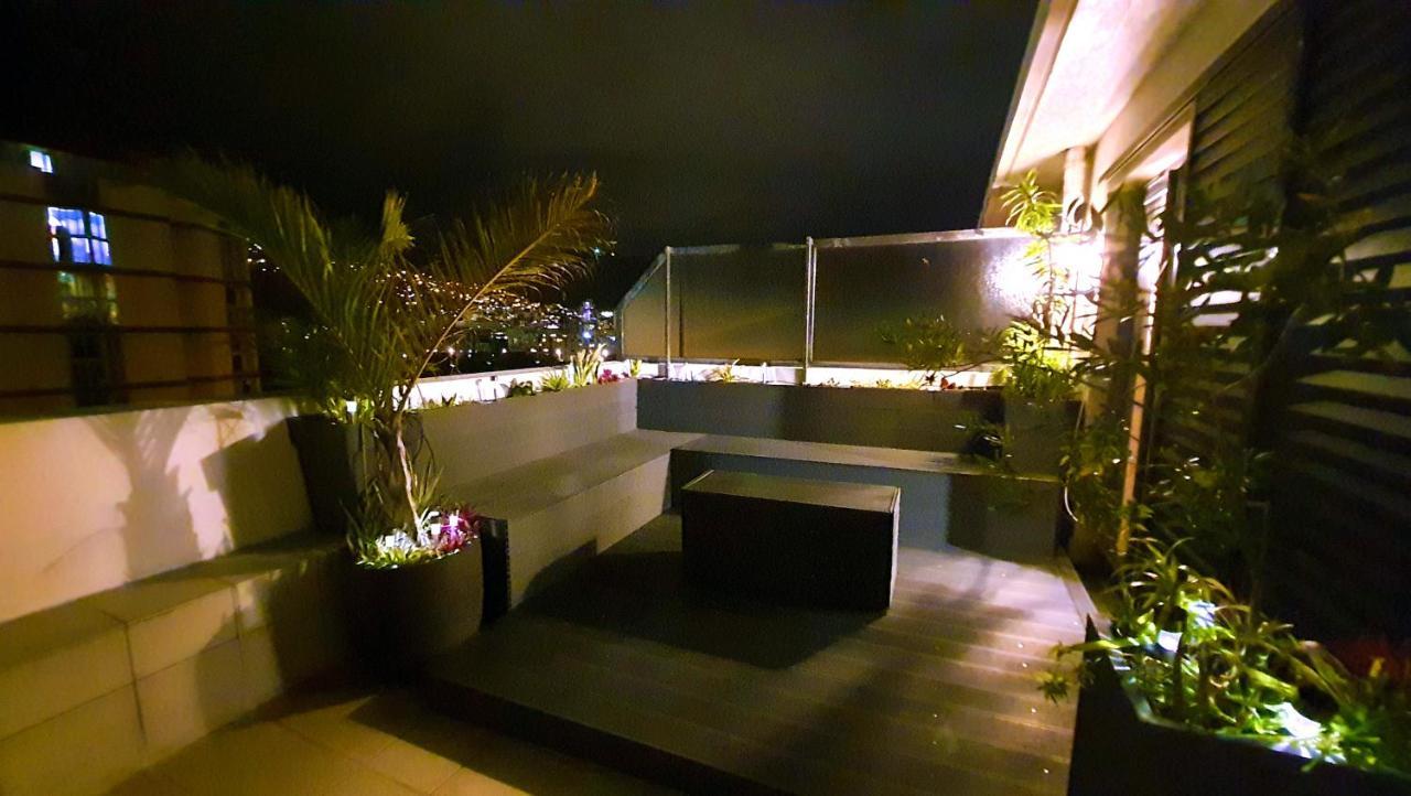 Rooftop - L'Appartement En Haut Saint-Denis Exterior photo
